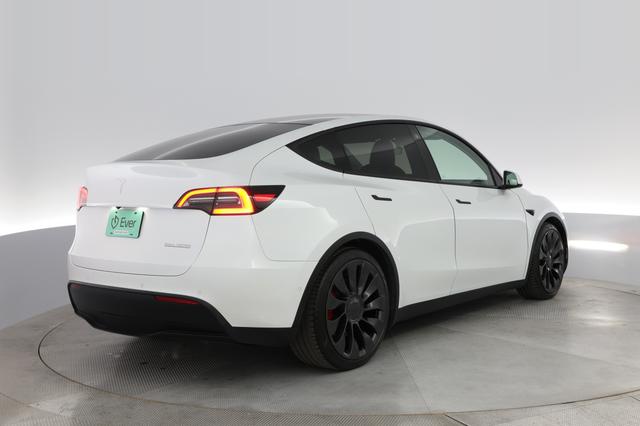 2021 Tesla Model Y — photo 2 of 33