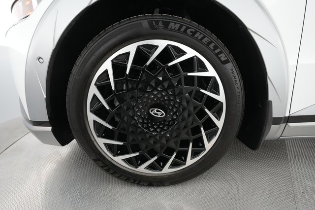 2023 Hyundai IONIQ 5 — photo 12 of 27