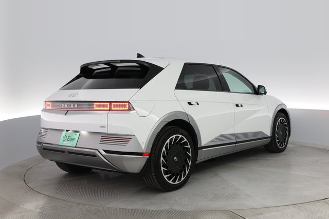 2023 Hyundai IONIQ 5 — photo 2 of 27