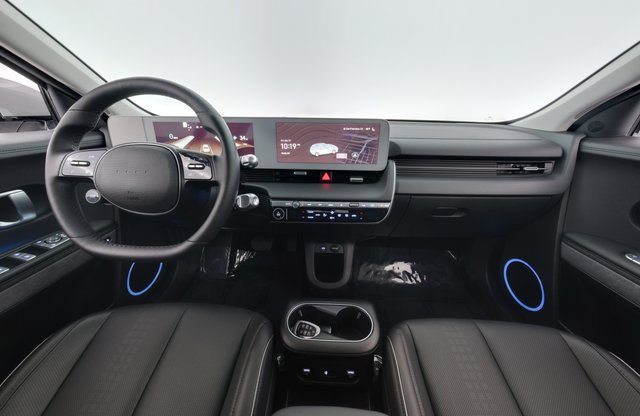 2023 Hyundai IONIQ 5 — photo 15 of 28
