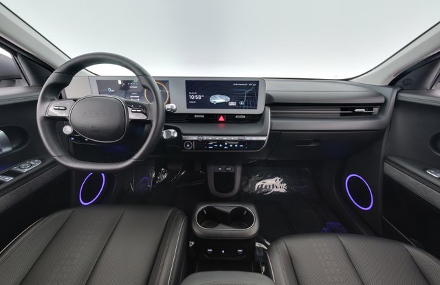 2023 Hyundai IONIQ 5 — photo 18 of 28