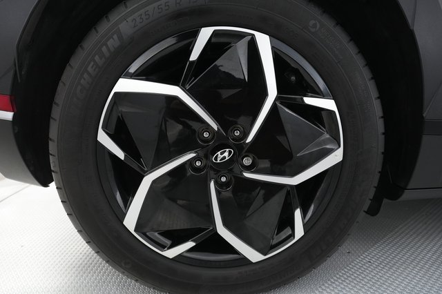 2023 Hyundai IONIQ 5 — photo 17 of 28