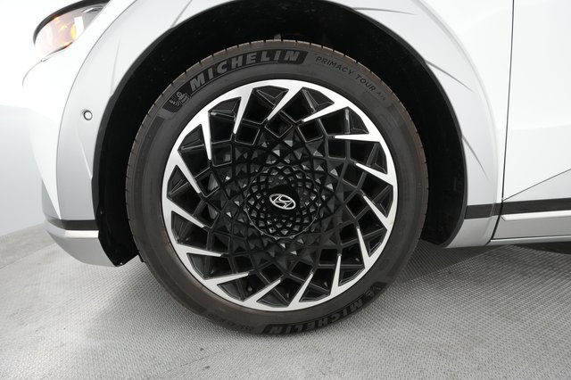 2023 Hyundai IONIQ 5 — photo 12 of 26