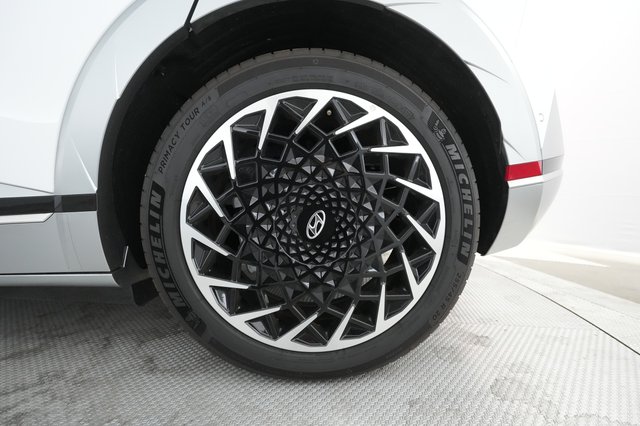 2023 Hyundai IONIQ 5 — photo 13 of 26