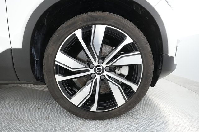 2021 Volvo XC40 Recharge — photo 14 of 30