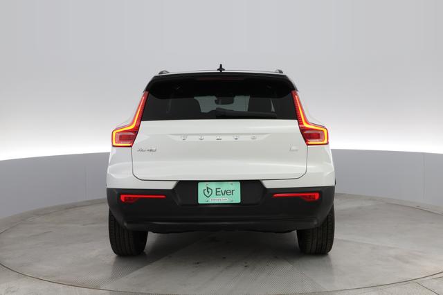 2021 Volvo XC40 Recharge — photo 9 of 30