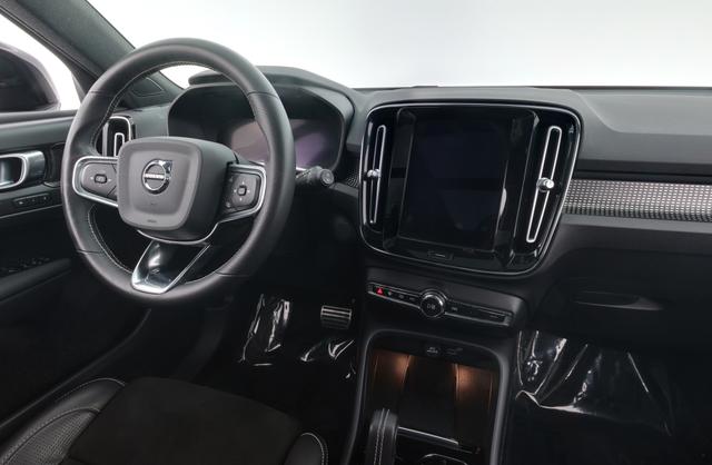 2021 Volvo XC40 Recharge — photo 3 of 30