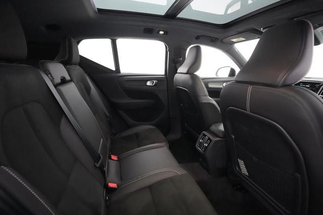 2021 Volvo XC40 Recharge — photo 4 of 30