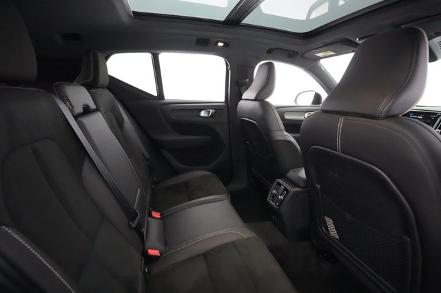 2021 Volvo XC40 Recharge — photo 4 of 30
