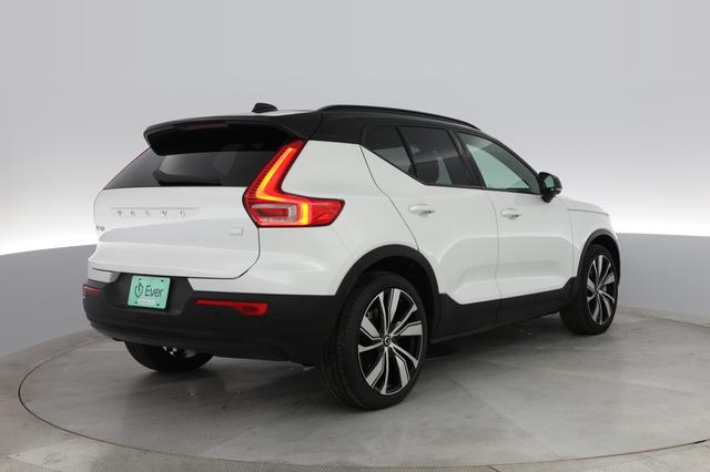 2021 Volvo XC40 Recharge — photo 2 of 30