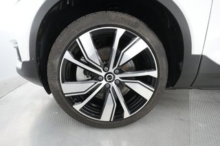 2021 Volvo XC40 Recharge — photo 12 of 30