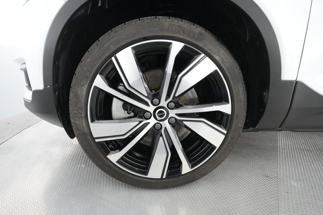 2021 Volvo XC40 Recharge — photo 12 of 30