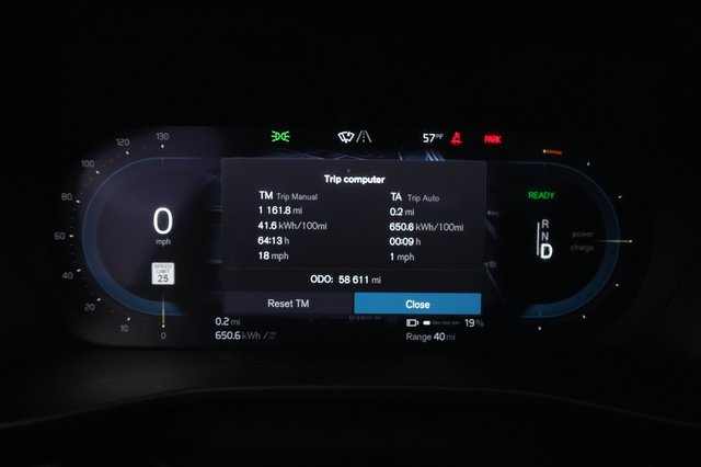2021 Volvo XC40 Recharge — photo 5 of 30