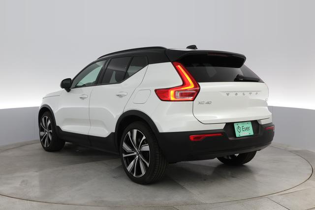 2021 Volvo XC40 Recharge — photo 10 of 30