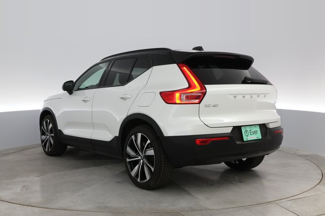 2021 Volvo XC40 Recharge — photo 10 of 30
