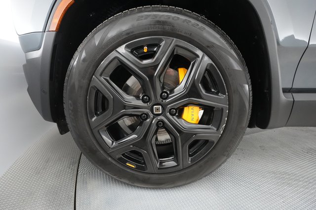 2022 Rivian R1T — photo 12 of 32