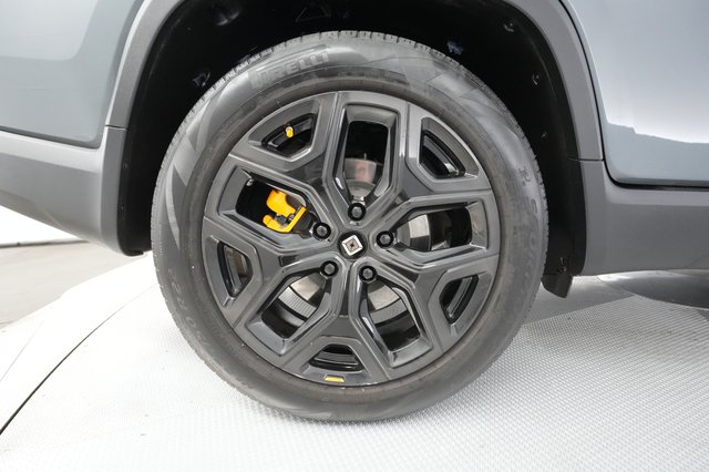 2022 Rivian R1T — photo 15 of 32