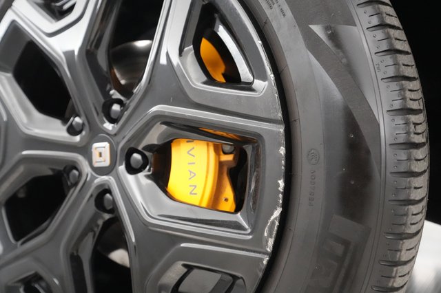 2022 Rivian R1T — photo 26 of 32