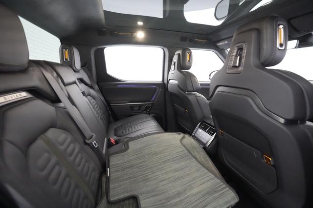 2022 Rivian R1T — photo 4 of 32