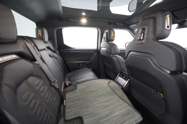 2022 Rivian R1T — photo 4 of 32