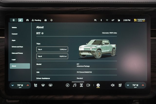 2022 Rivian R1T — photo 5 of 32