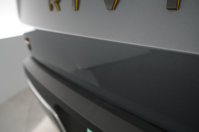 2022 Rivian R1T — photo 27 of 32