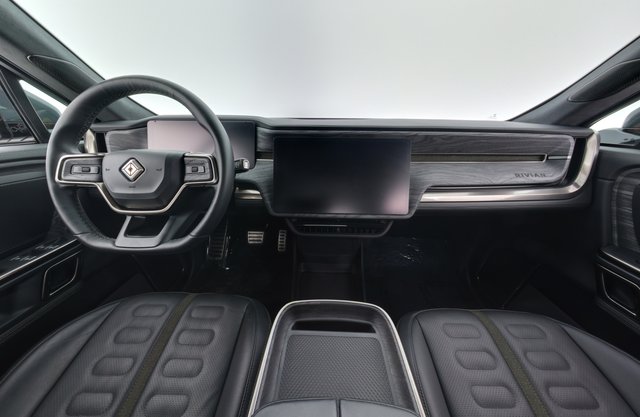 2022 Rivian R1T — photo 19 of 32