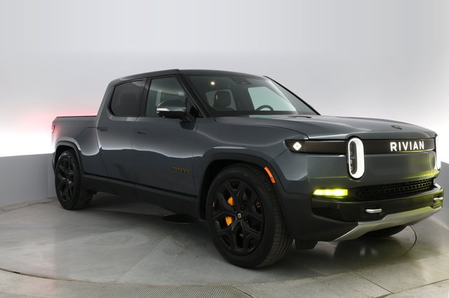 2022 Rivian R1T — photo 7 of 32