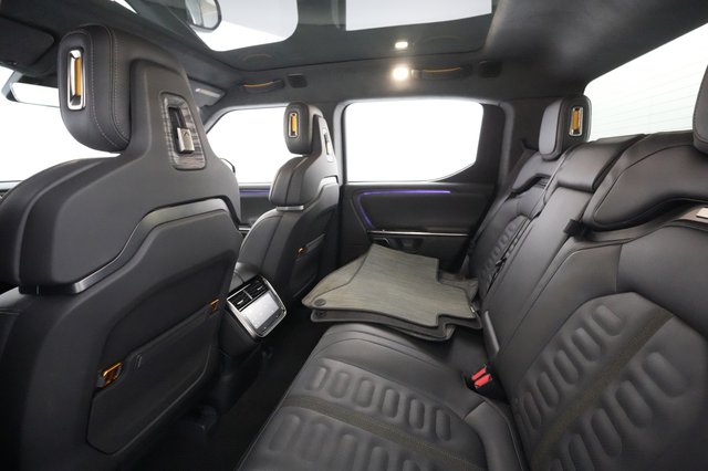 2022 Rivian R1T — photo 17 of 32