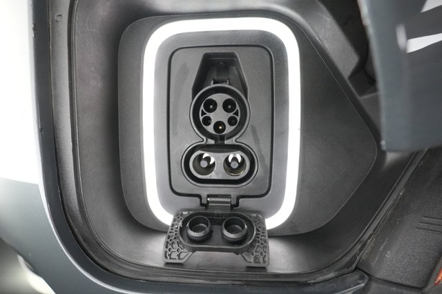 2022 Rivian R1T — photo 22 of 32