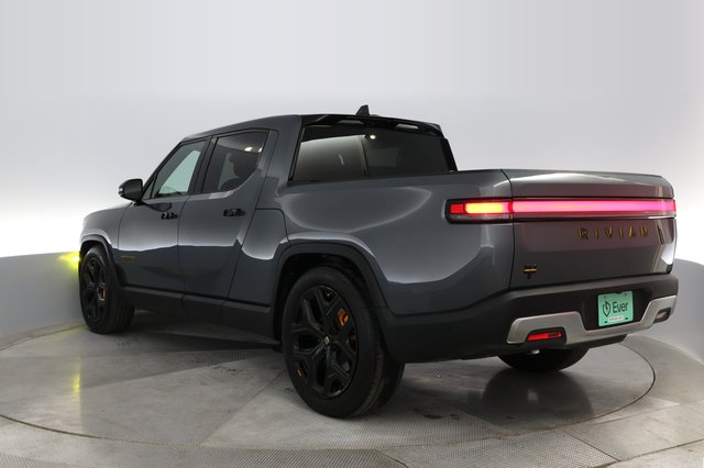 2022 Rivian R1T — photo 10 of 32