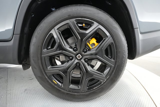 2022 Rivian R1T — photo 13 of 32