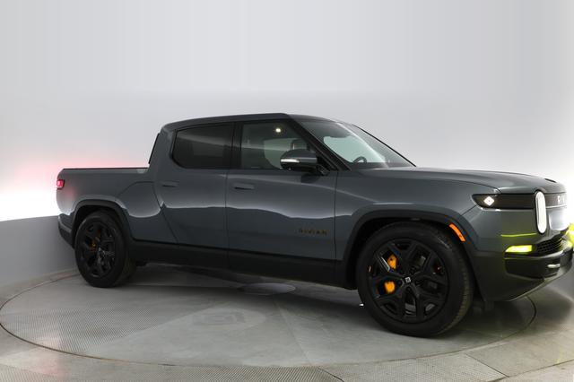 2022 Rivian R1T — photo 8 of 32