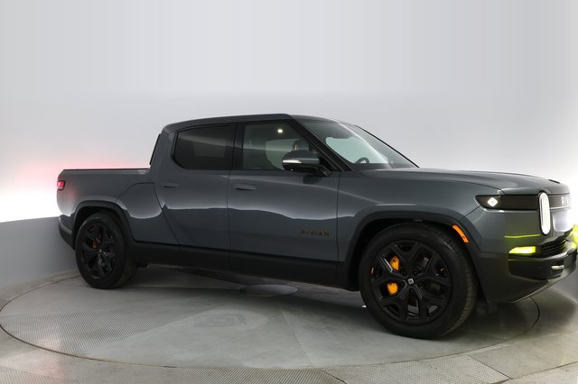 2022 Rivian R1T — photo 8 of 32