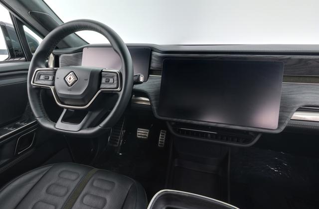 2022 Rivian R1T — photo 3 of 32