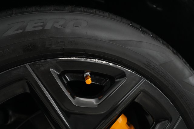 2022 Rivian R1T — photo 28 of 32