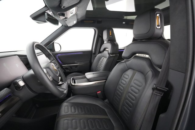 2022 Rivian R1T — photo 16 of 32