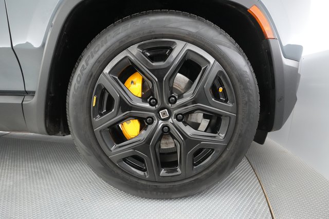 2022 Rivian R1T — photo 14 of 32