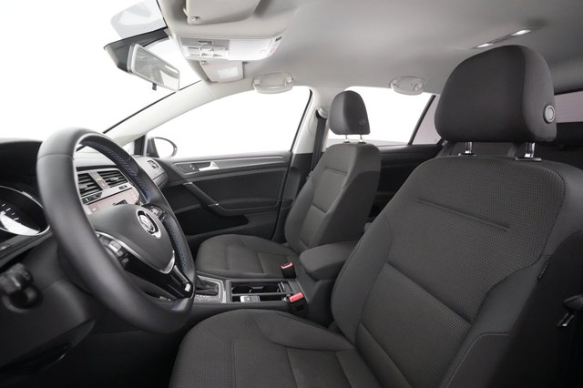 2019 Volkswagen e-Golf — photo 14 of 50