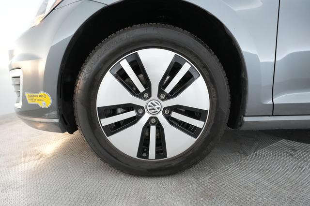 2019 Volkswagen e-Golf — photo 10 of 50