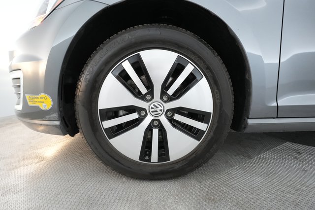 2019 Volkswagen e-Golf — photo 10 of 50