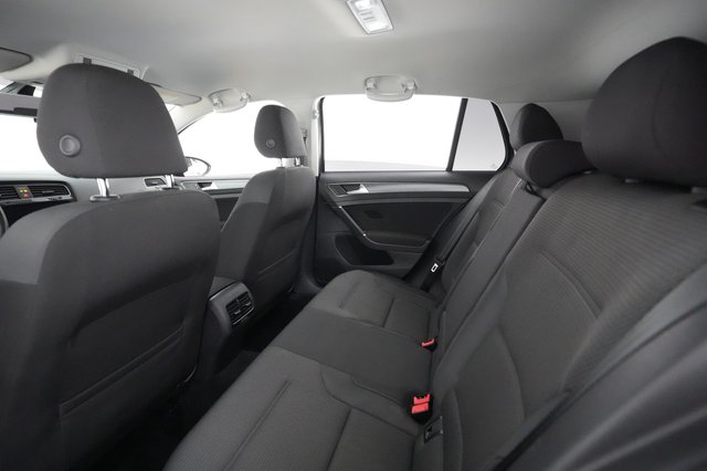 2019 Volkswagen e-Golf — photo 15 of 50
