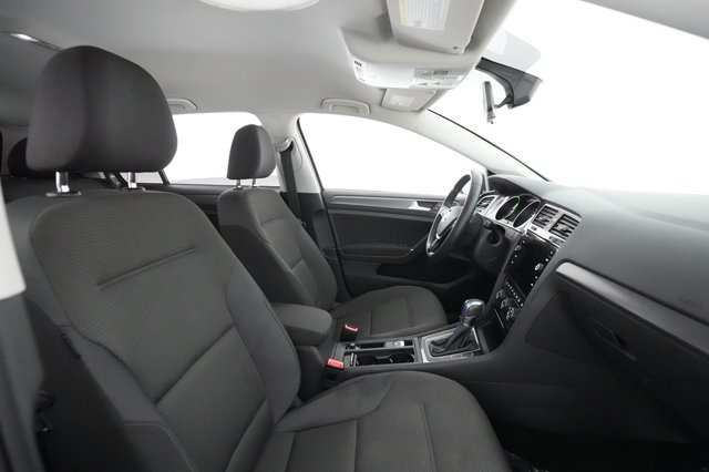 2019 Volkswagen e-Golf — photo 16 of 50
