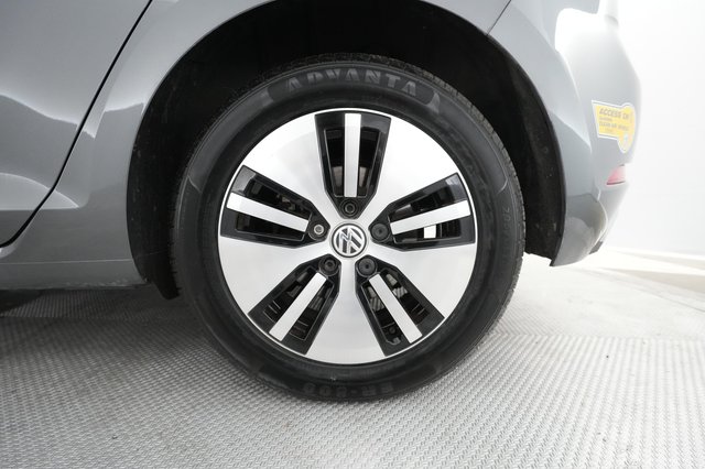 2019 Volkswagen e-Golf — photo 11 of 50