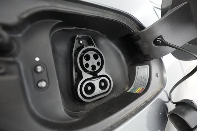 2019 Volkswagen e-Golf — photo 17 of 50