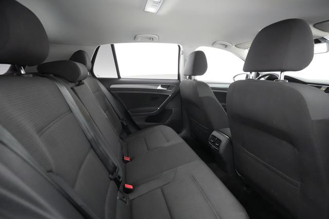 2019 Volkswagen e-Golf — photo 3 of 50