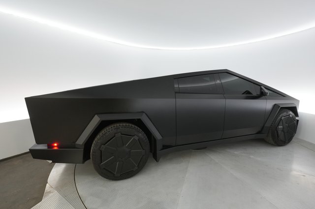 2024 Tesla Cybertruck — photo 12 of 22