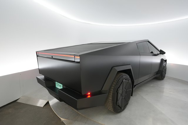 2024 Tesla Cybertruck — photo 2 of 22