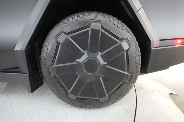 2024 Tesla Cybertruck — photo 17 of 22