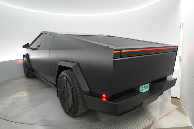 2024 Tesla Cybertruck — photo 9 of 22